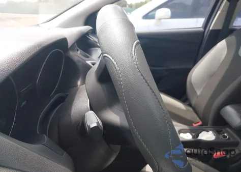 2013 Ford Focus Se z USA, uszkodzony, nr VIN 1FADP3F21DL265821